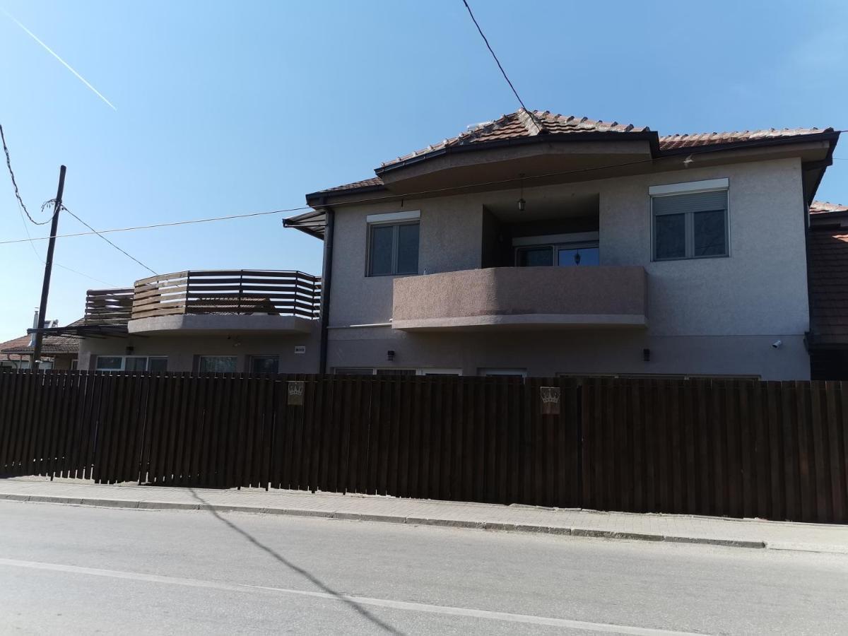 Crown Apartments Skopje Luaran gambar