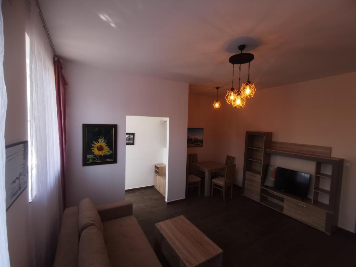 Crown Apartments Skopje Luaran gambar
