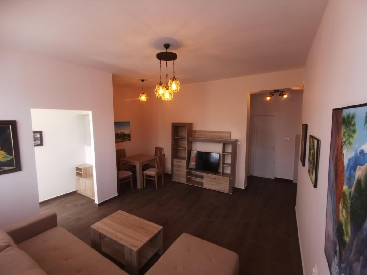 Crown Apartments Skopje Luaran gambar
